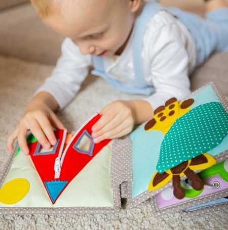 Schillernder Papagei